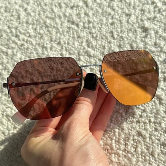 FENDI Oculus SOLAR-FF Sunglasses - Picture 6 of 7